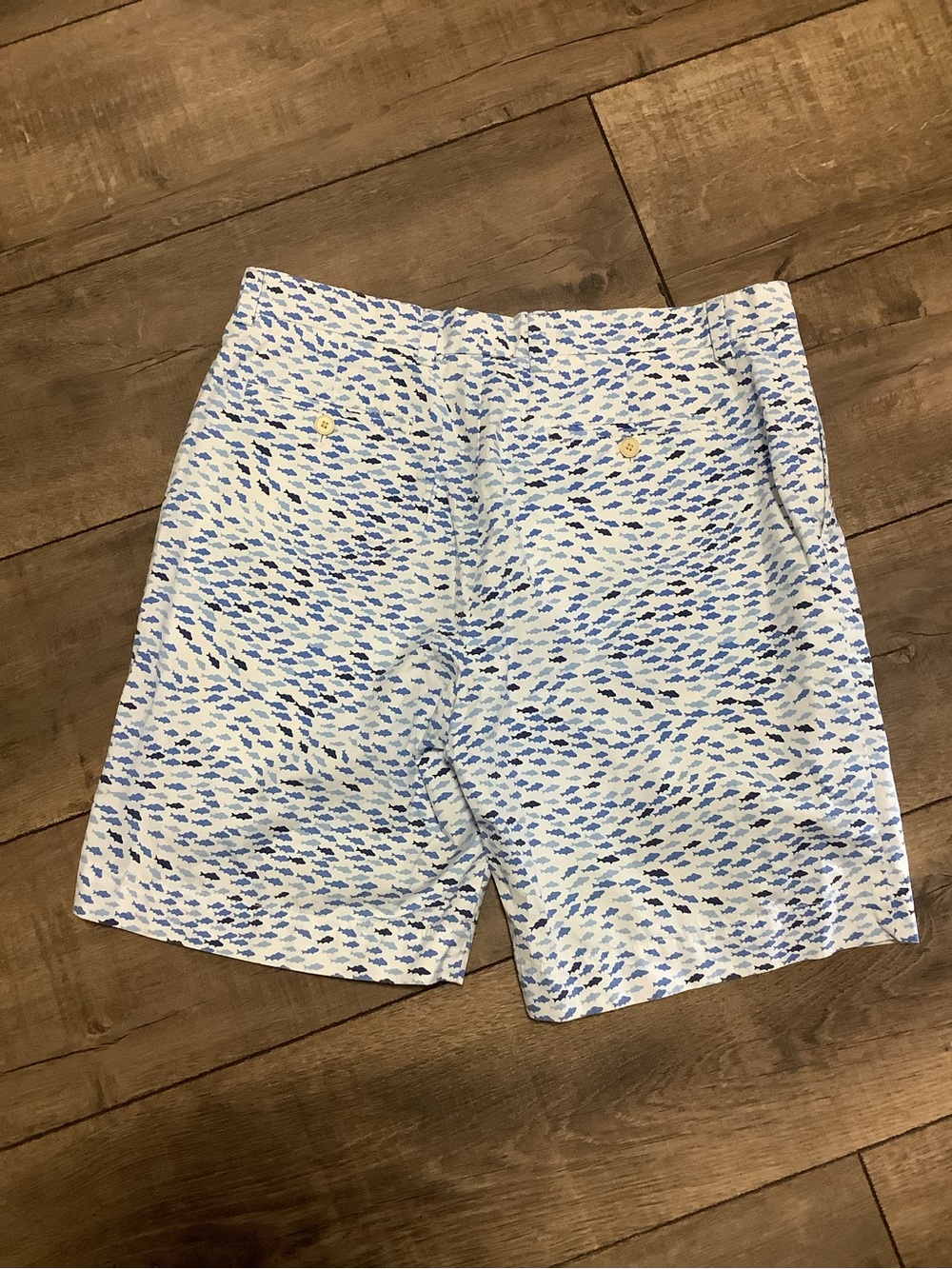 VINEYARD VINES Men's White Blue Breaker Shorts All Over Fish Print Size 34 - Picture 12 of 13